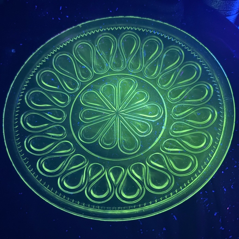 Unique Vintage Manganese Glow UV Reactive 8” Plate Pressed Clear Glass